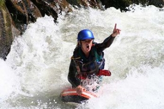 Descenso del río con flotador 